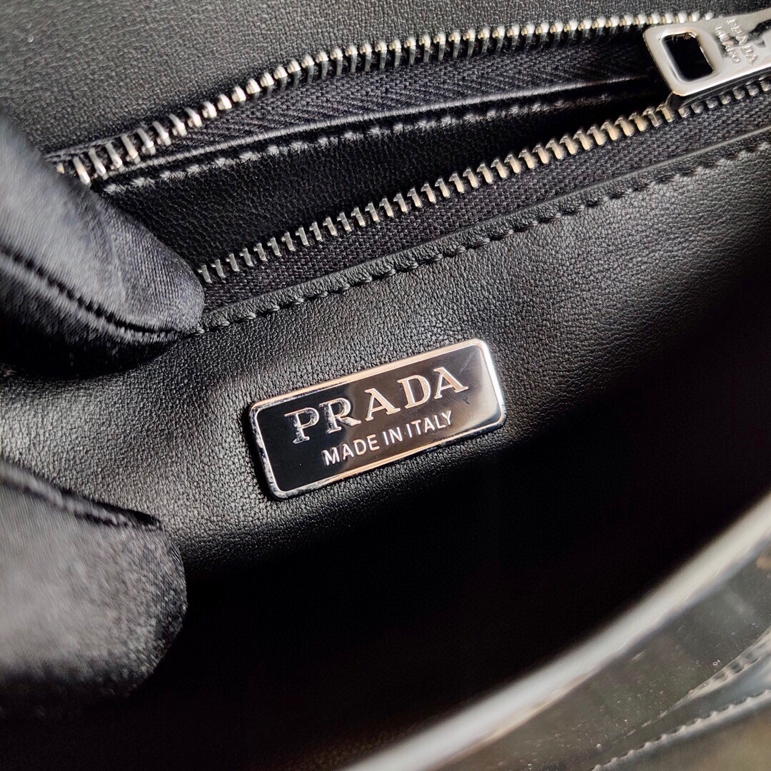Pra*a shoulder bag