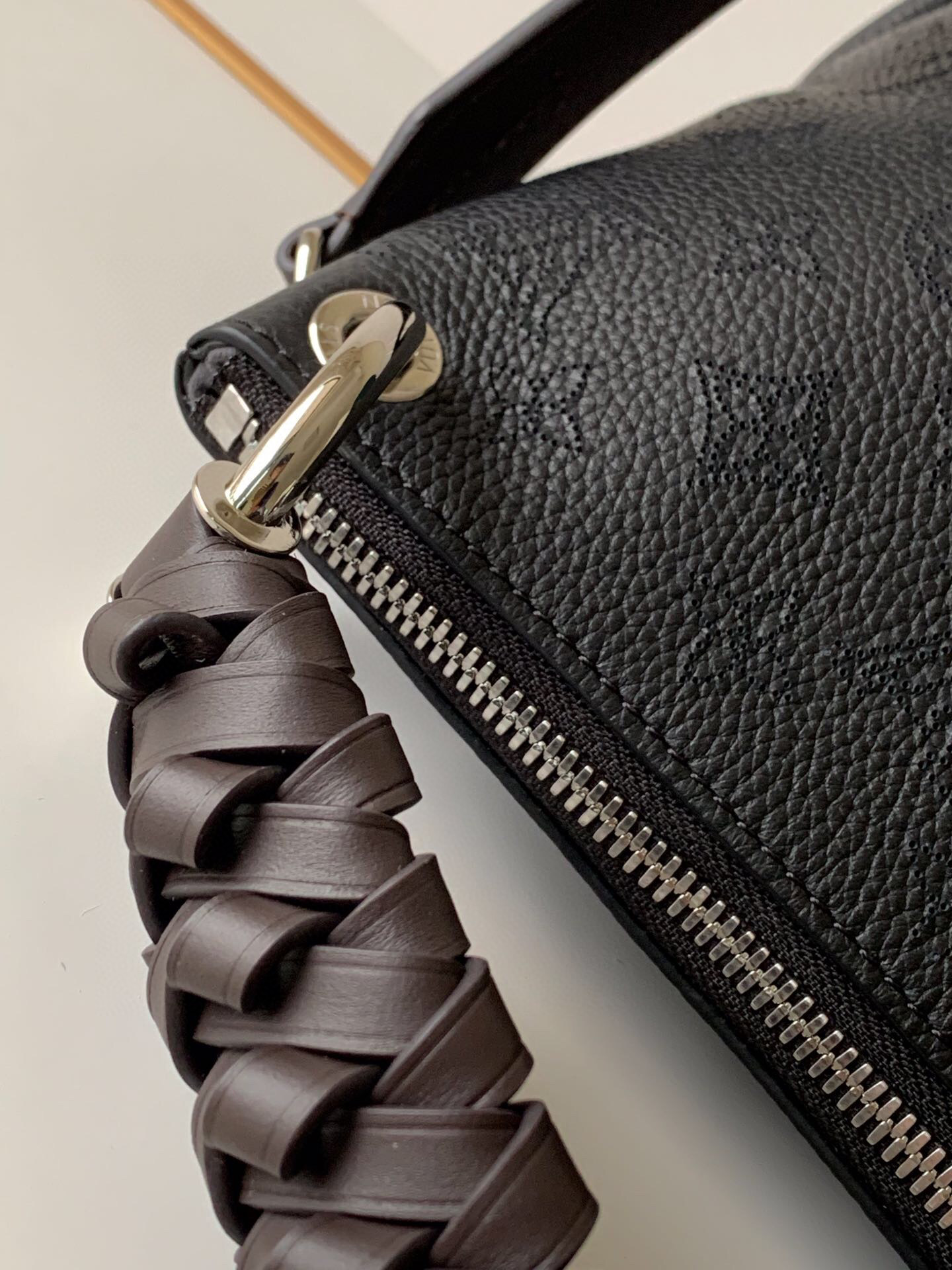 l**is V*t*n beaubourg hobo mm