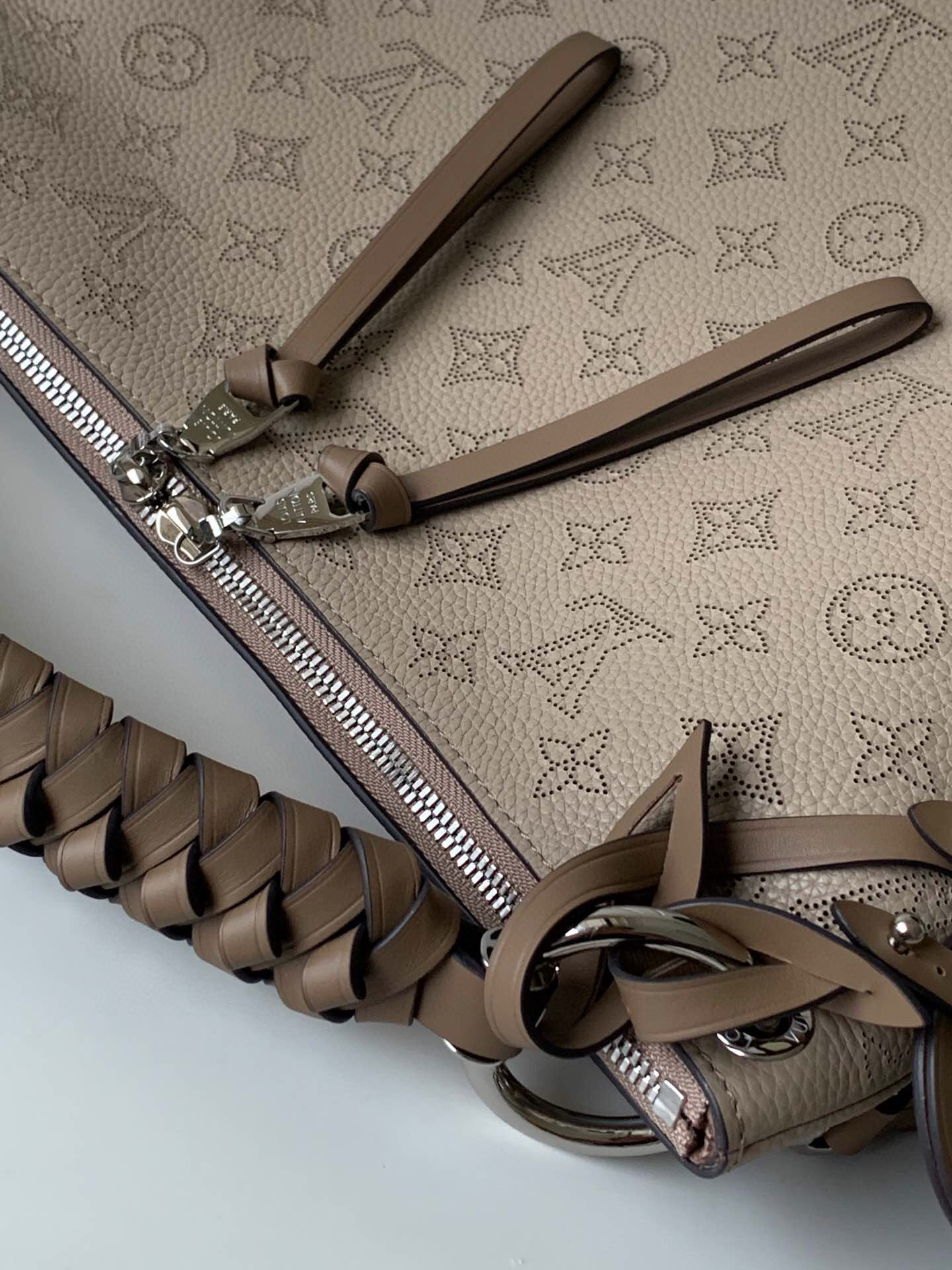 l**is V*t*n beaubourg hobo mm