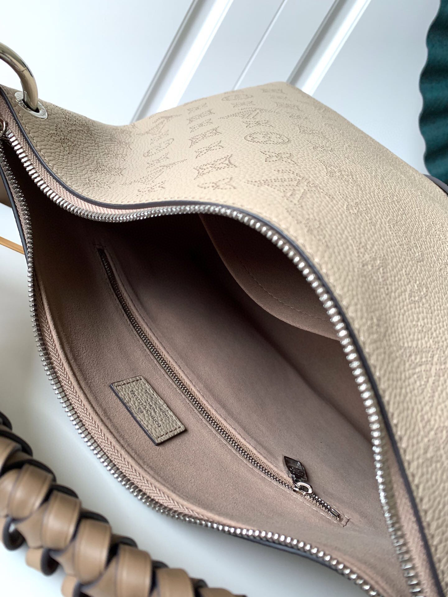 l**is V*t*n beaubourg hobo mm