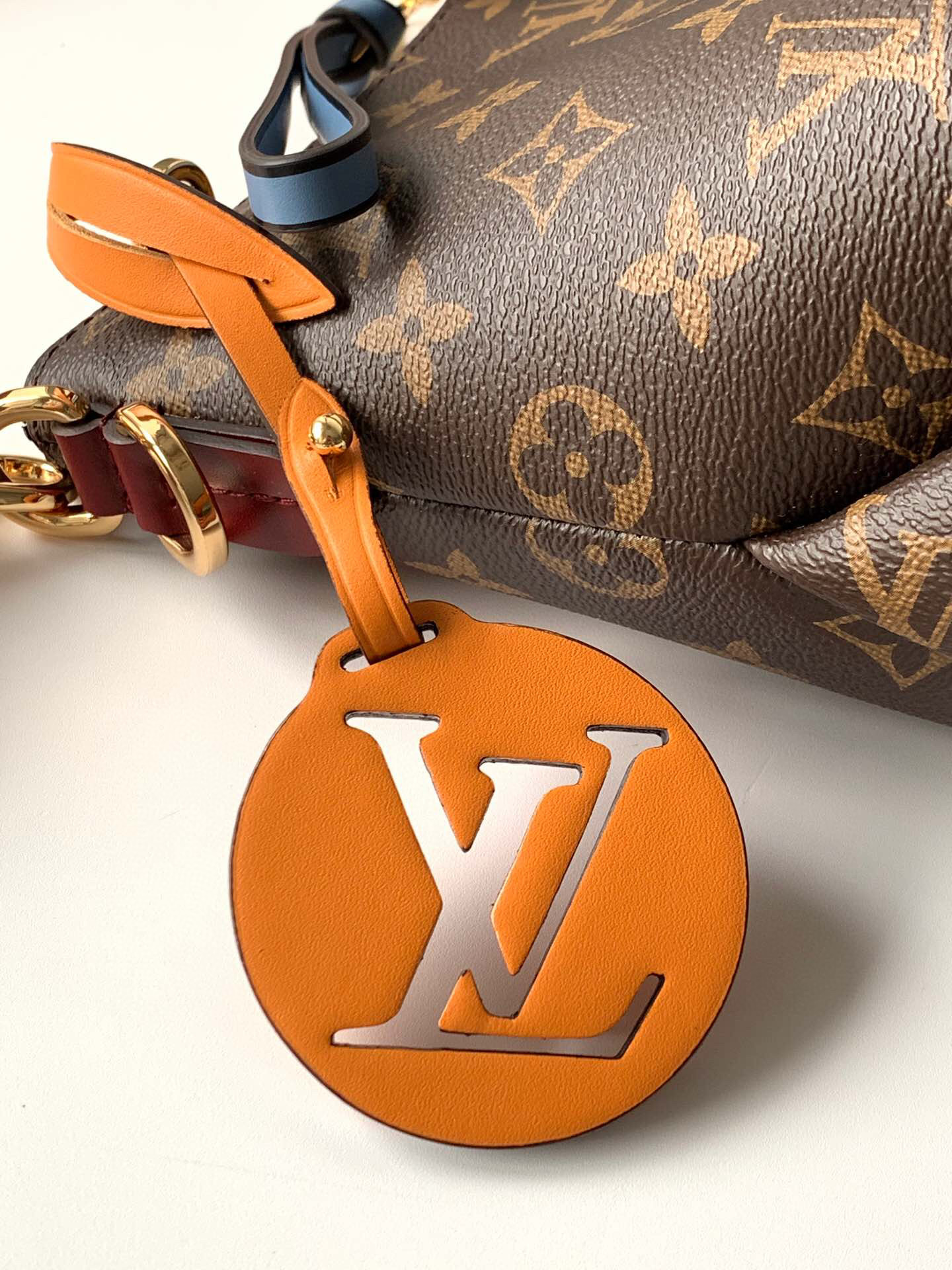 l**is V*t*n beaubourg hobo