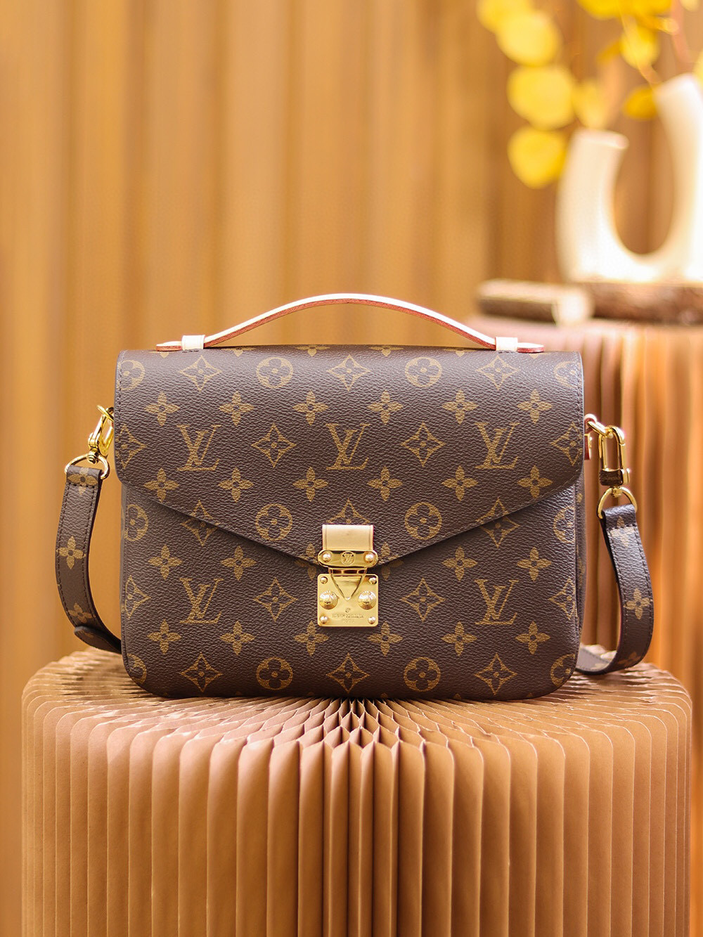 l**is V*t*n pochette metis