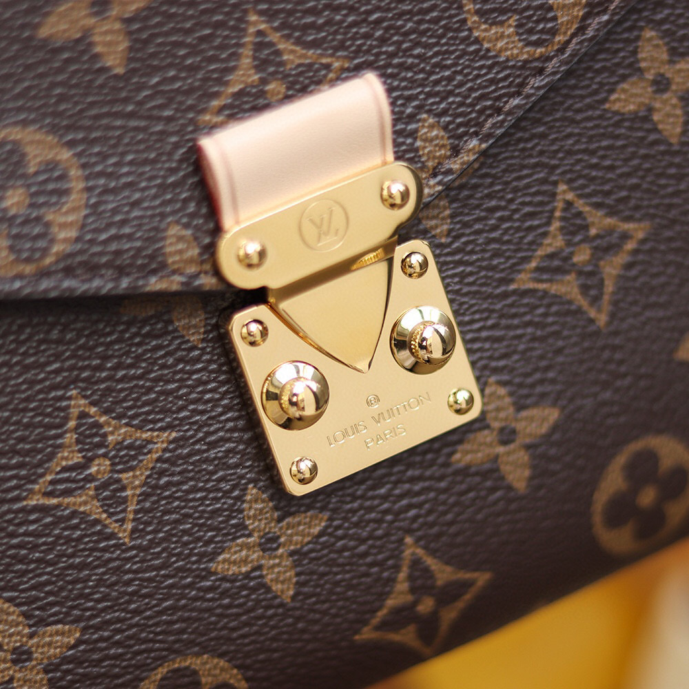 l**is V*t*n pochette metis