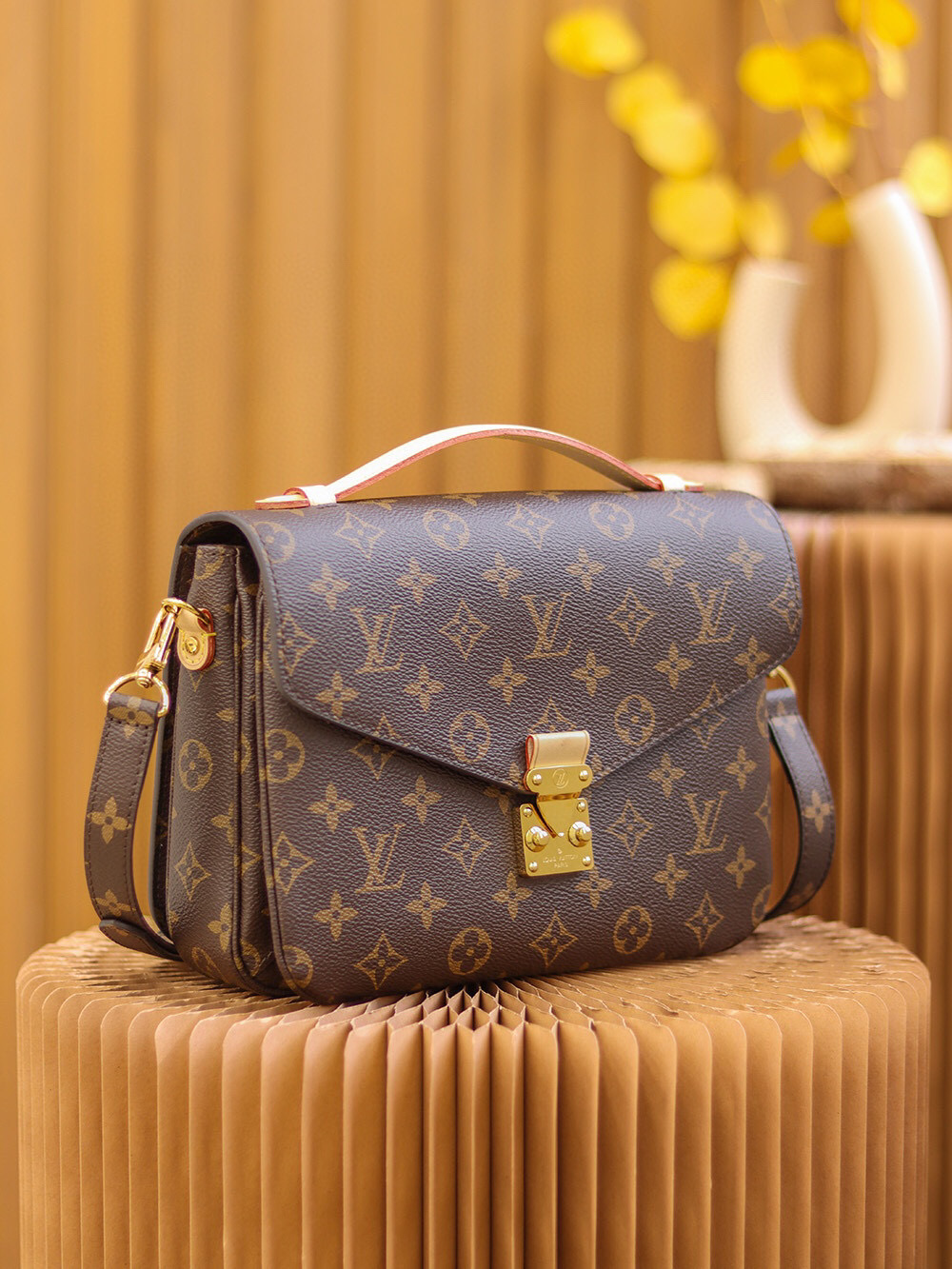 l**is V*t*n pochette metis