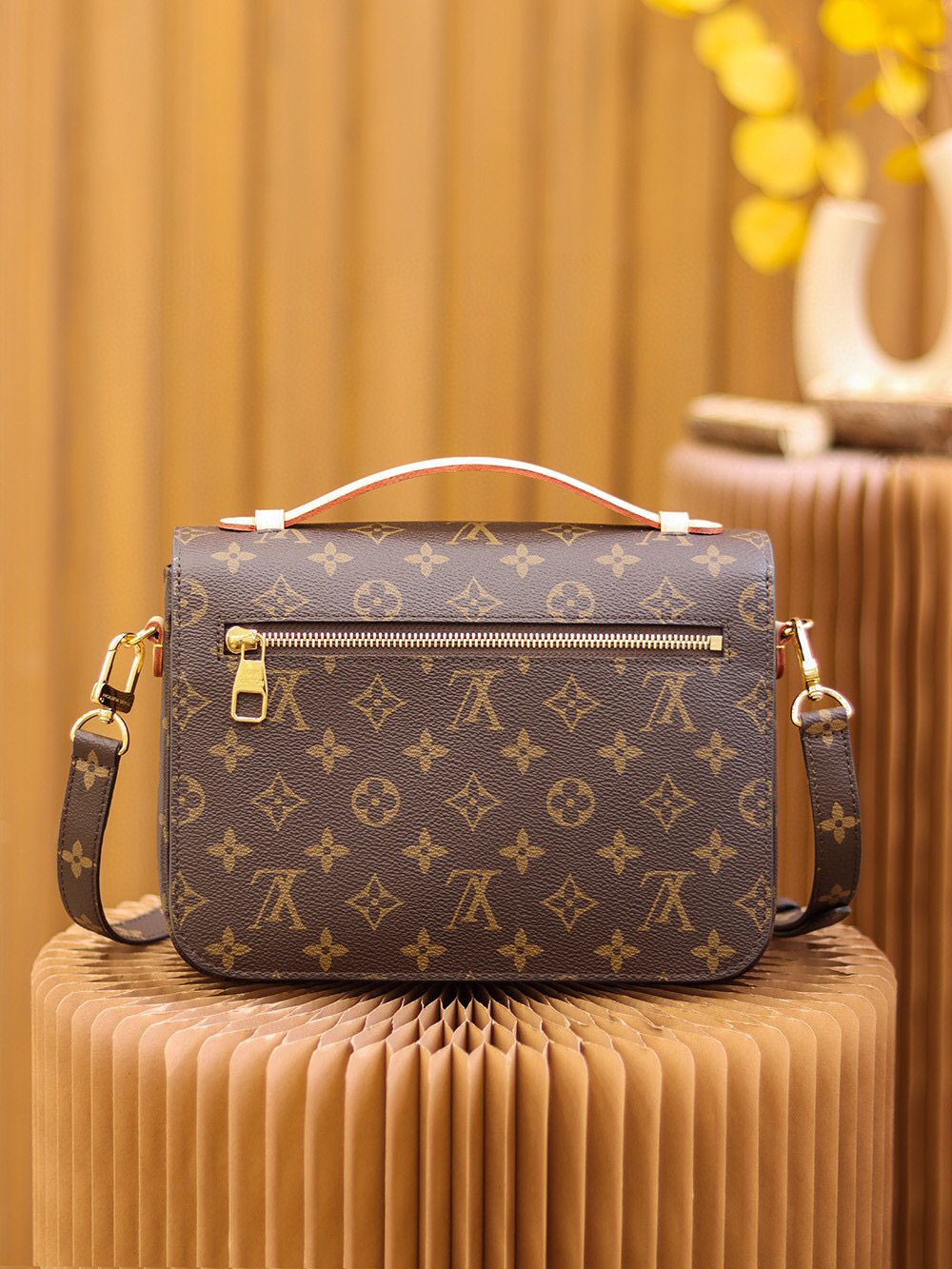 l**is V*t*n pochette metis