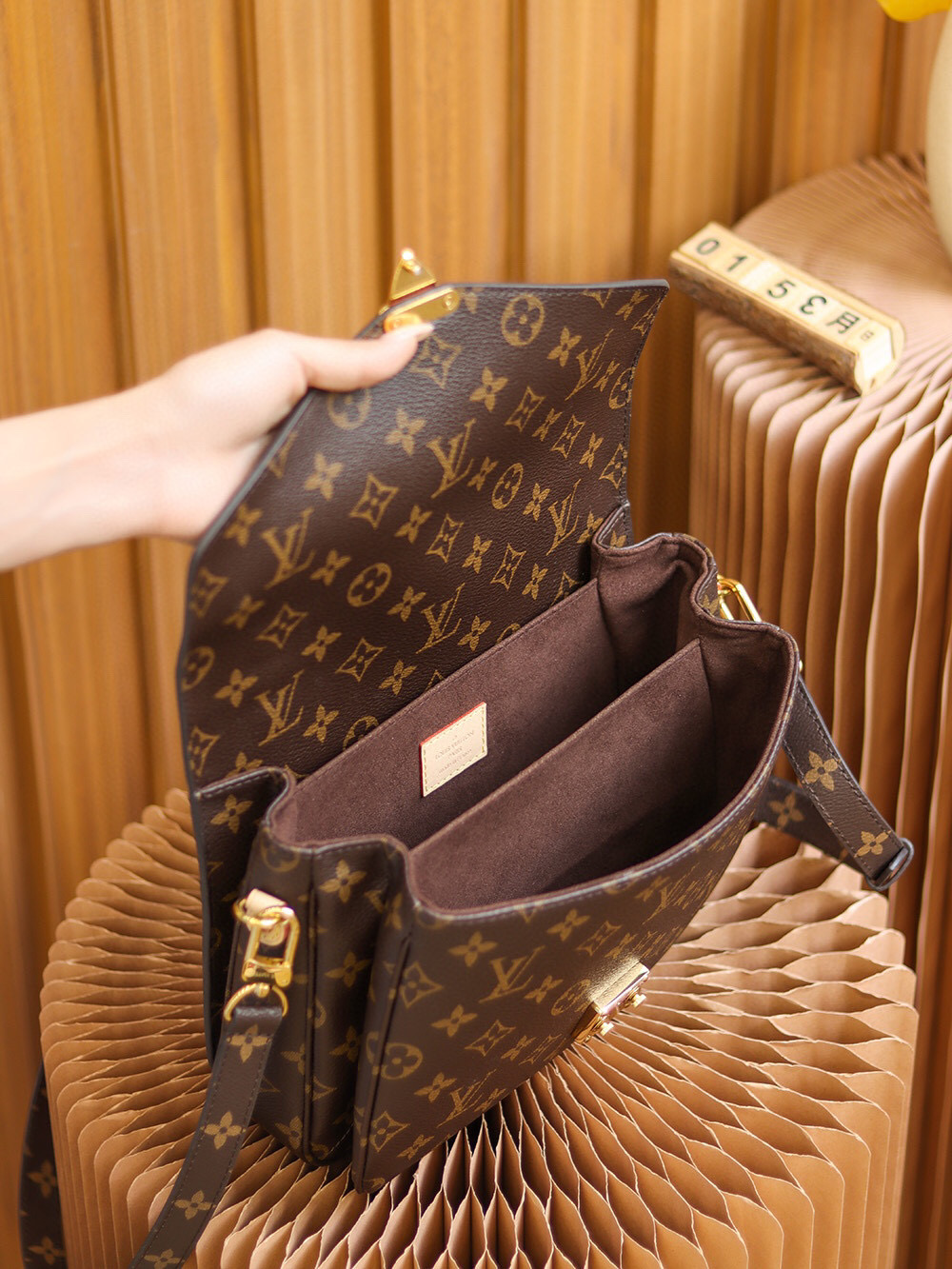 l**is V*t*n pochette metis