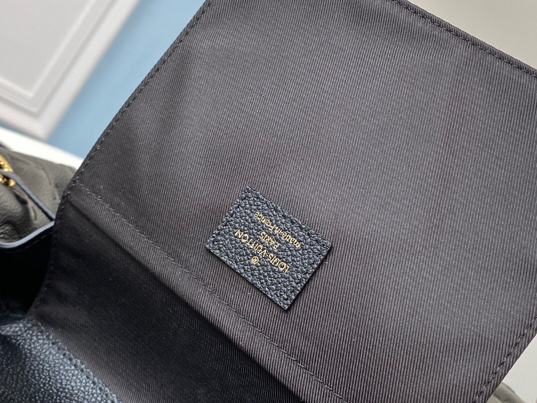 l**is V*t*n montsouris backpack