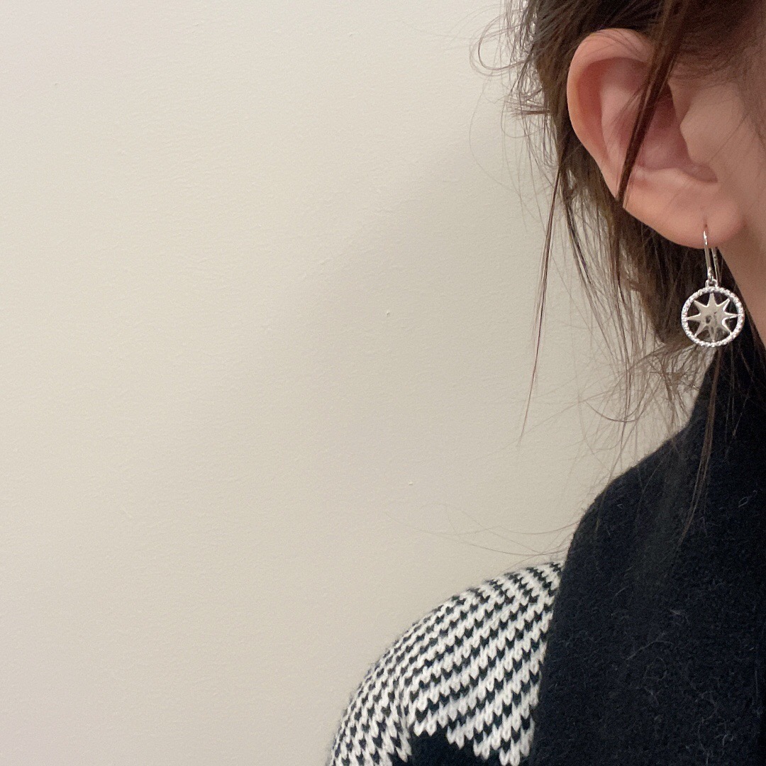 T*f*ny earring