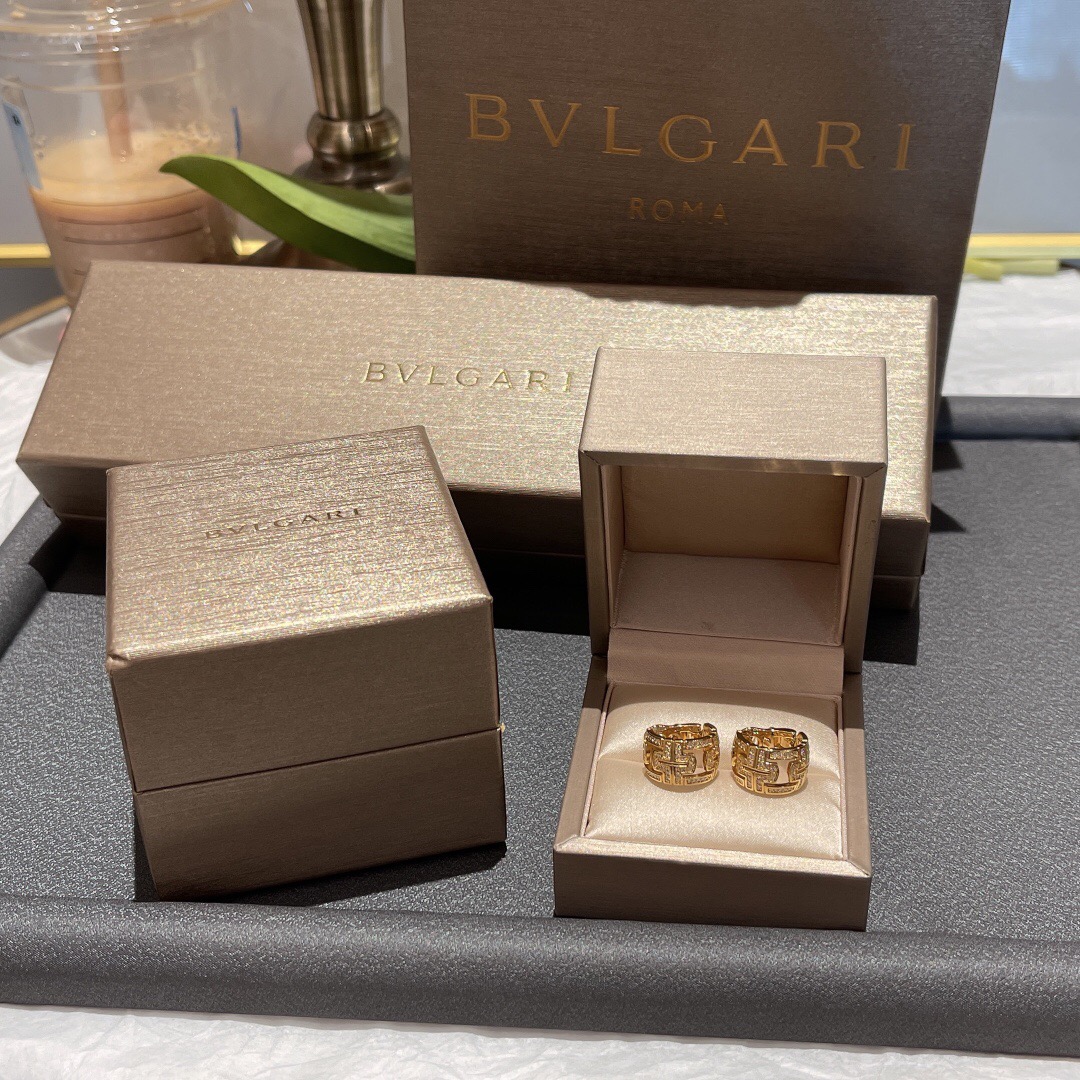 B*l*ai earring