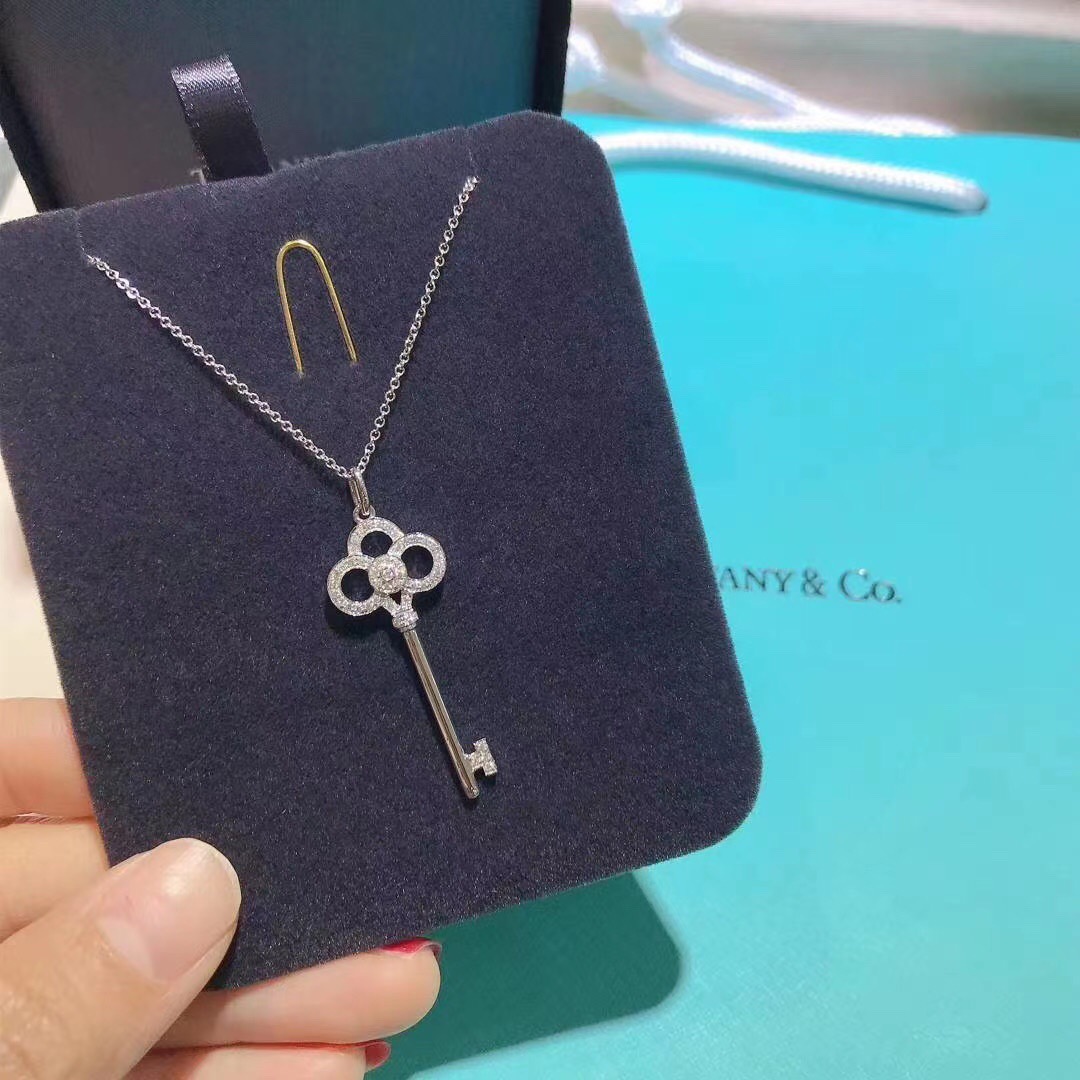 T*f*ny necklace