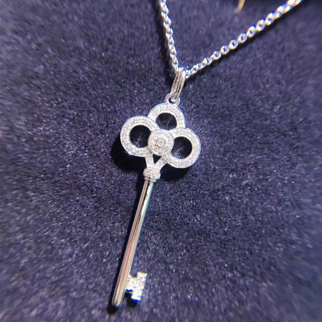 T*f*ny necklace