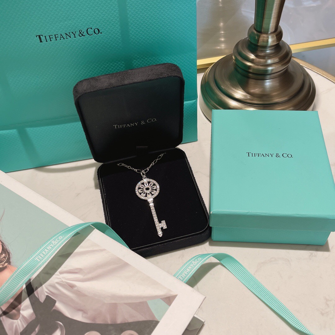 T*f*ny necklace