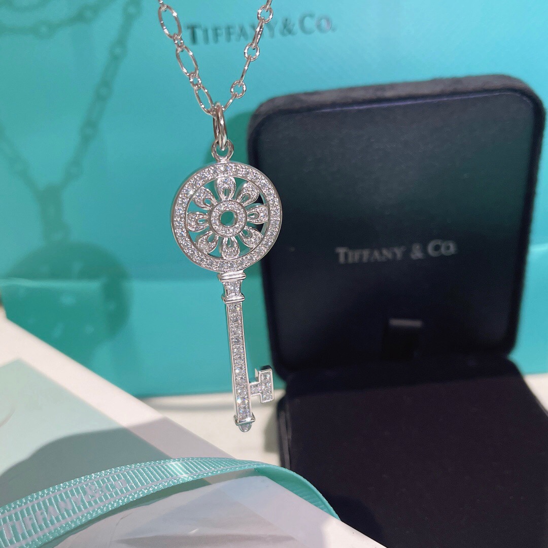 T*f*ny necklace