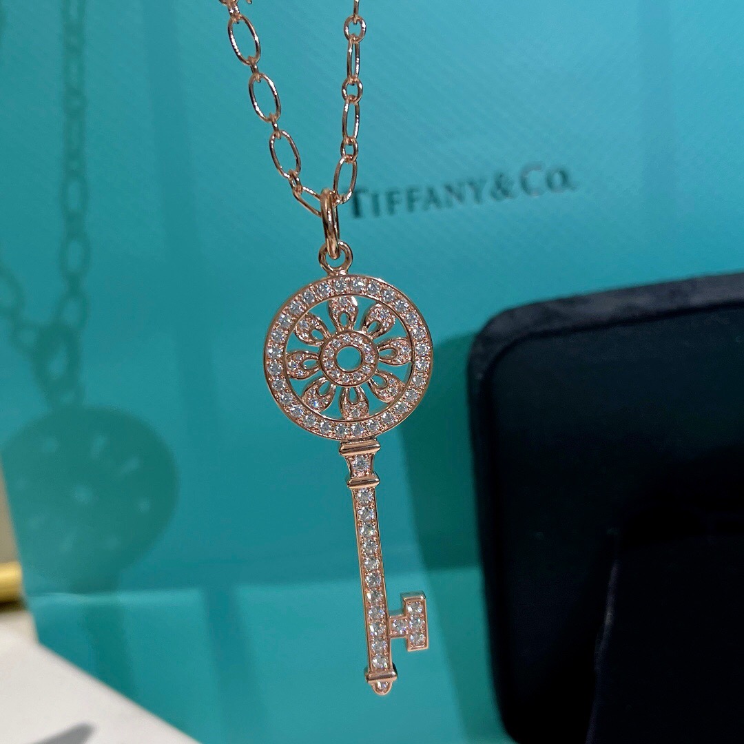 T*f*ny necklace