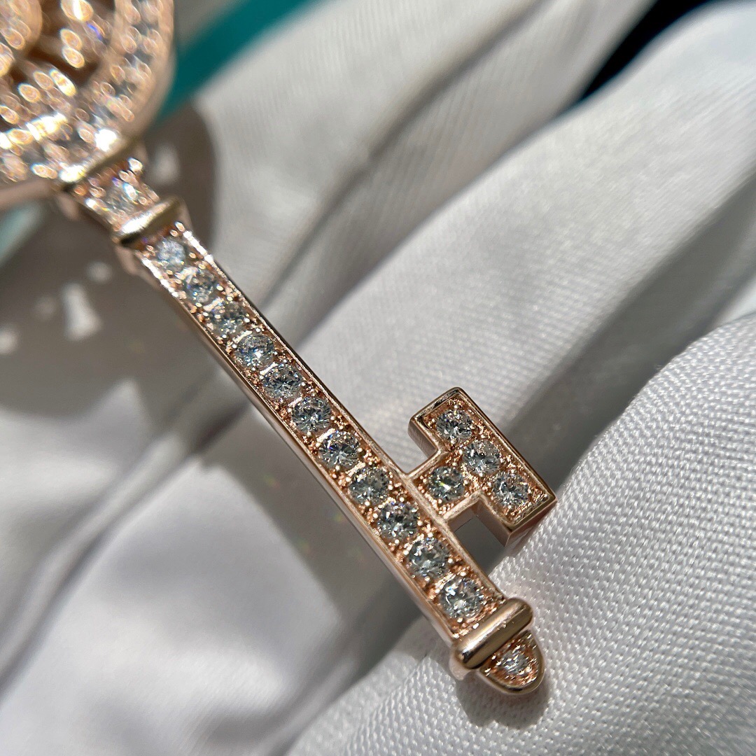 T*f*ny necklace