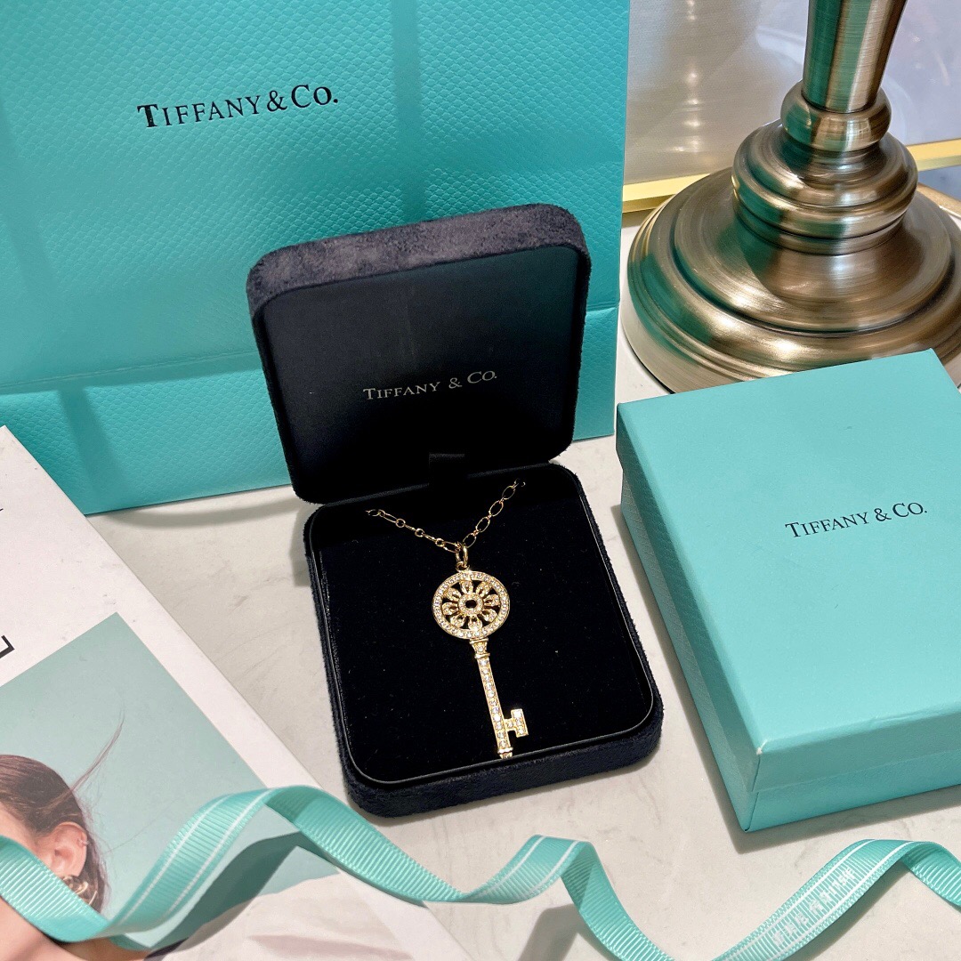 T*f*ny necklace