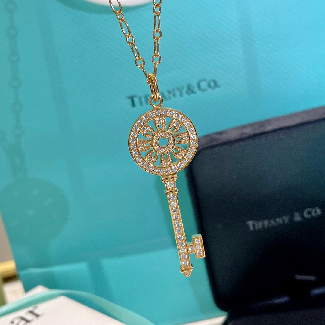 T*f*ny necklace