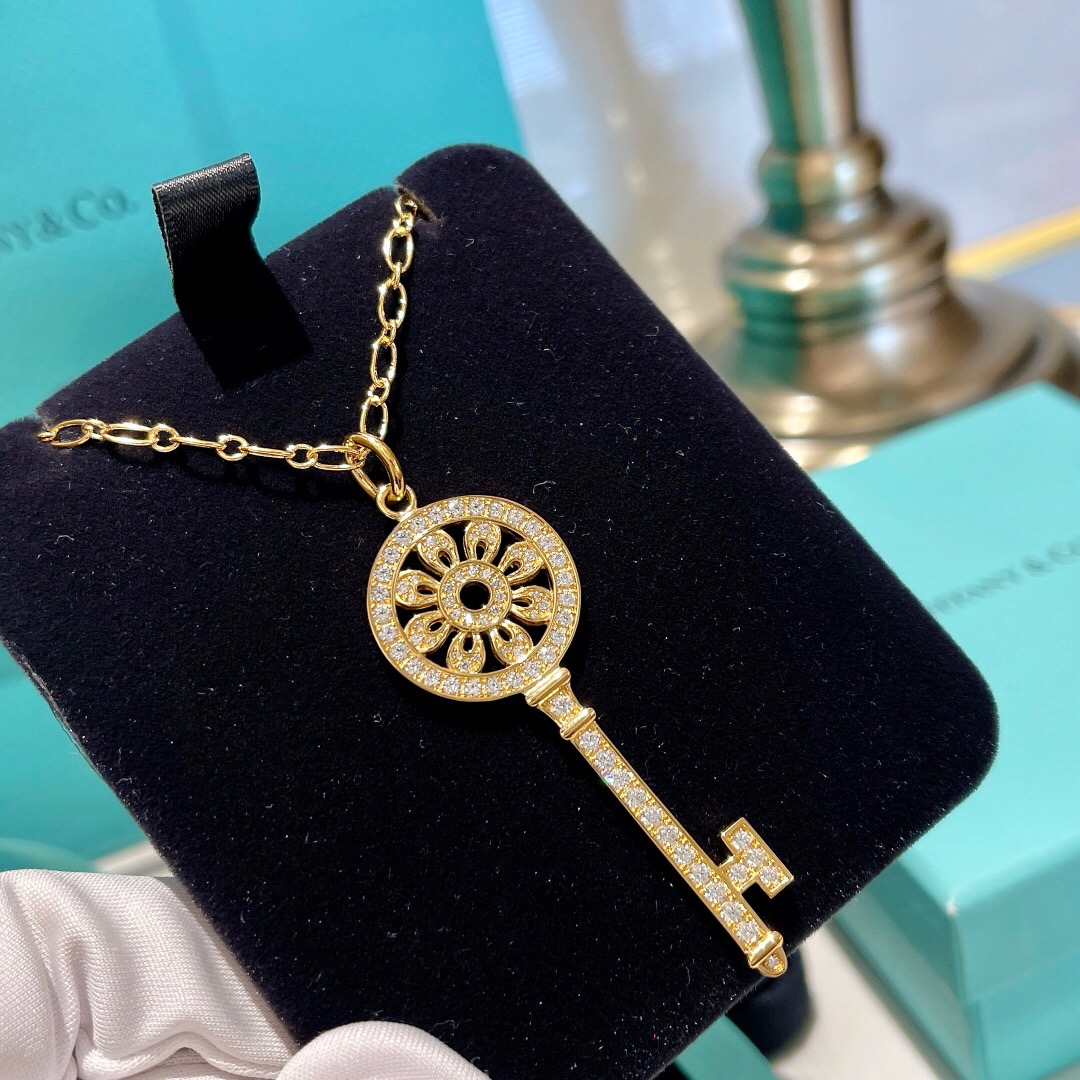 T*f*ny necklace