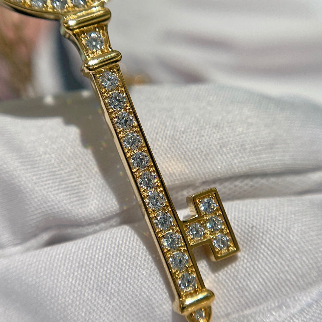 T*f*ny necklace