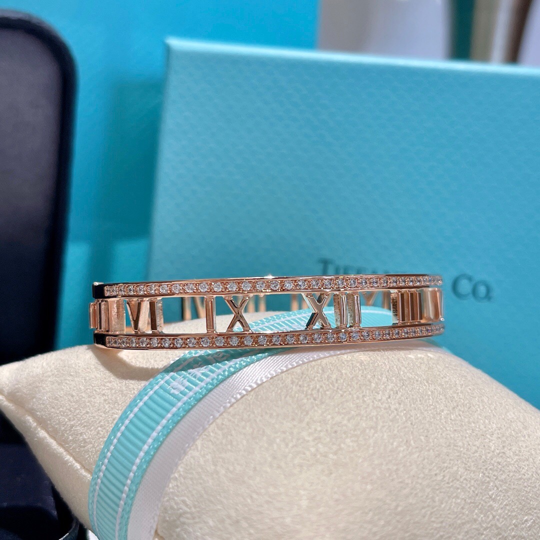 T*f*ny bracelet
