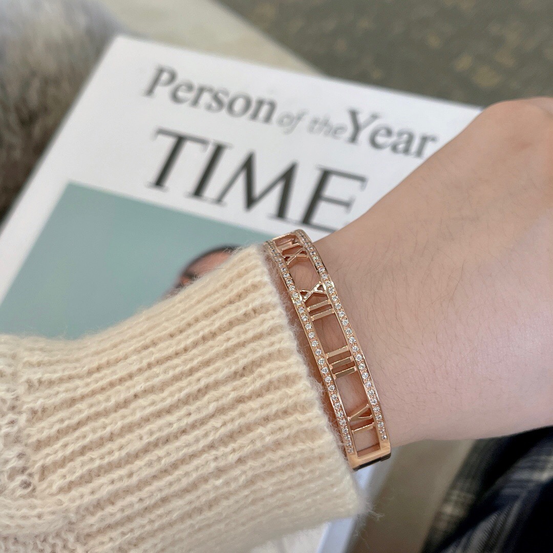 T*f*ny bracelet