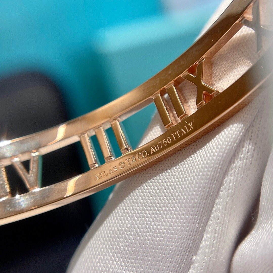 T*f*ny bracelet