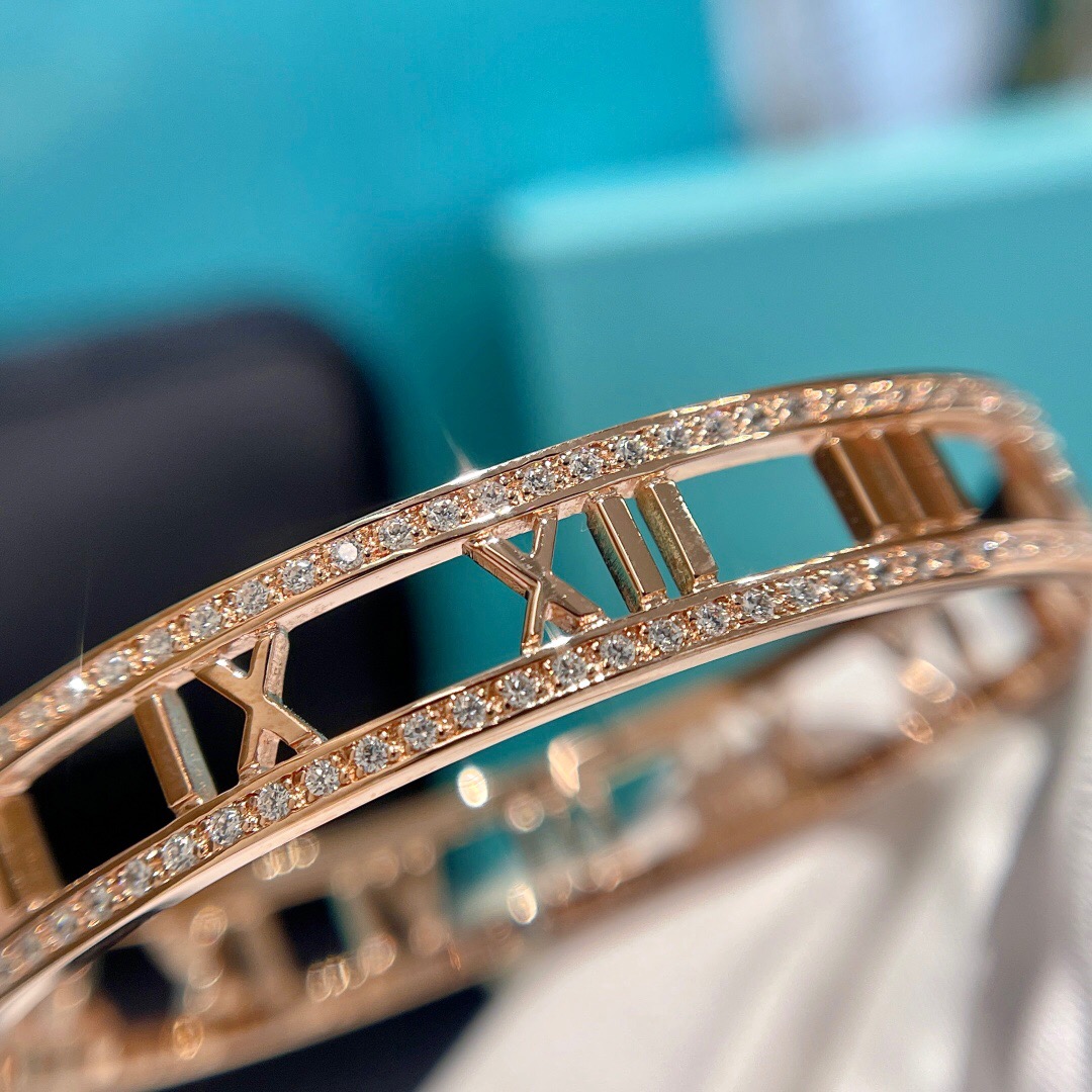 T*f*ny bracelet