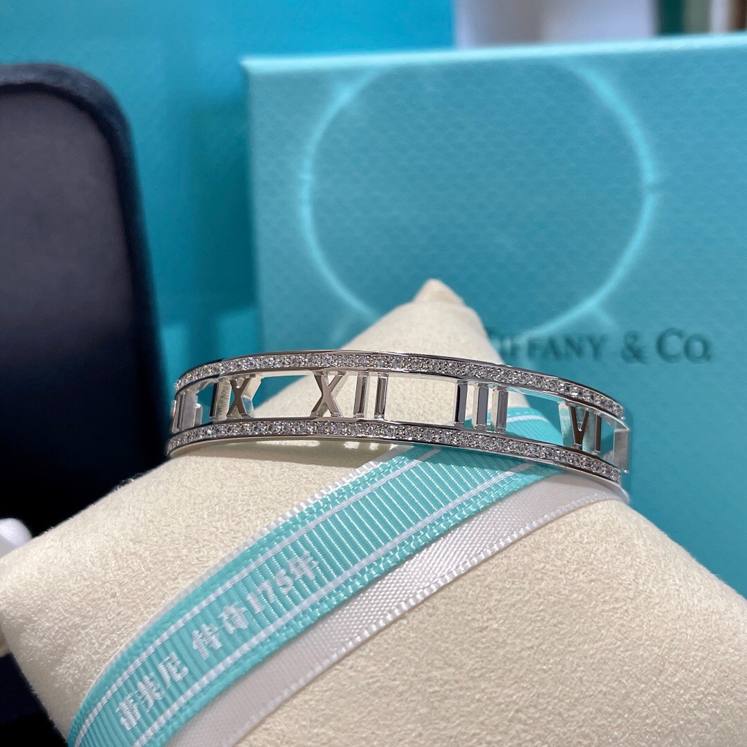 T*f*ny bracelet