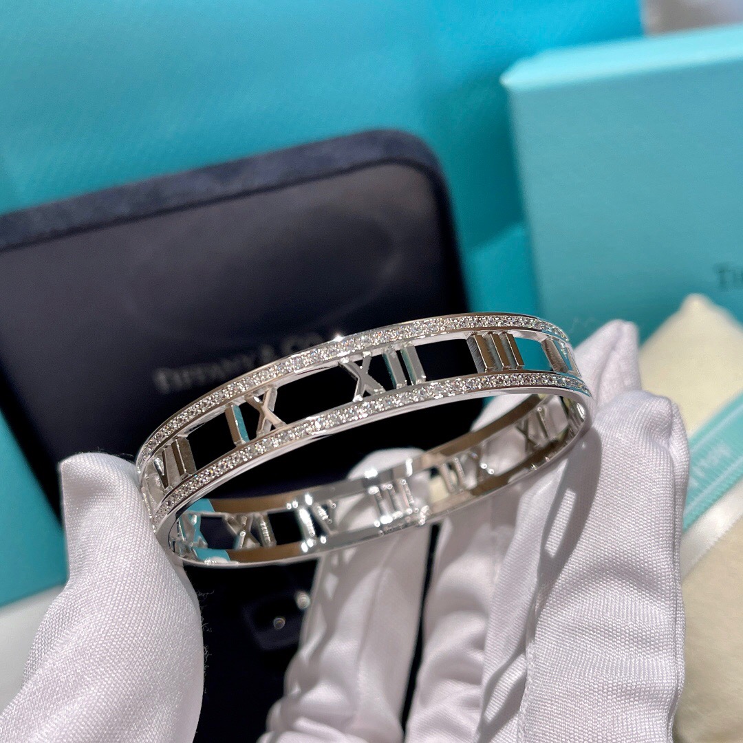 T*f*ny bracelet