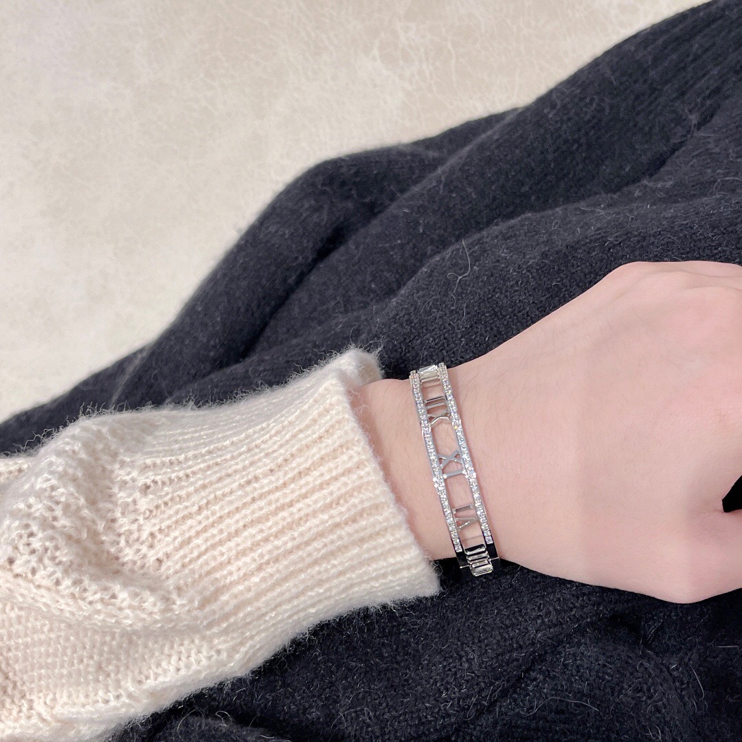 T*f*ny bracelet