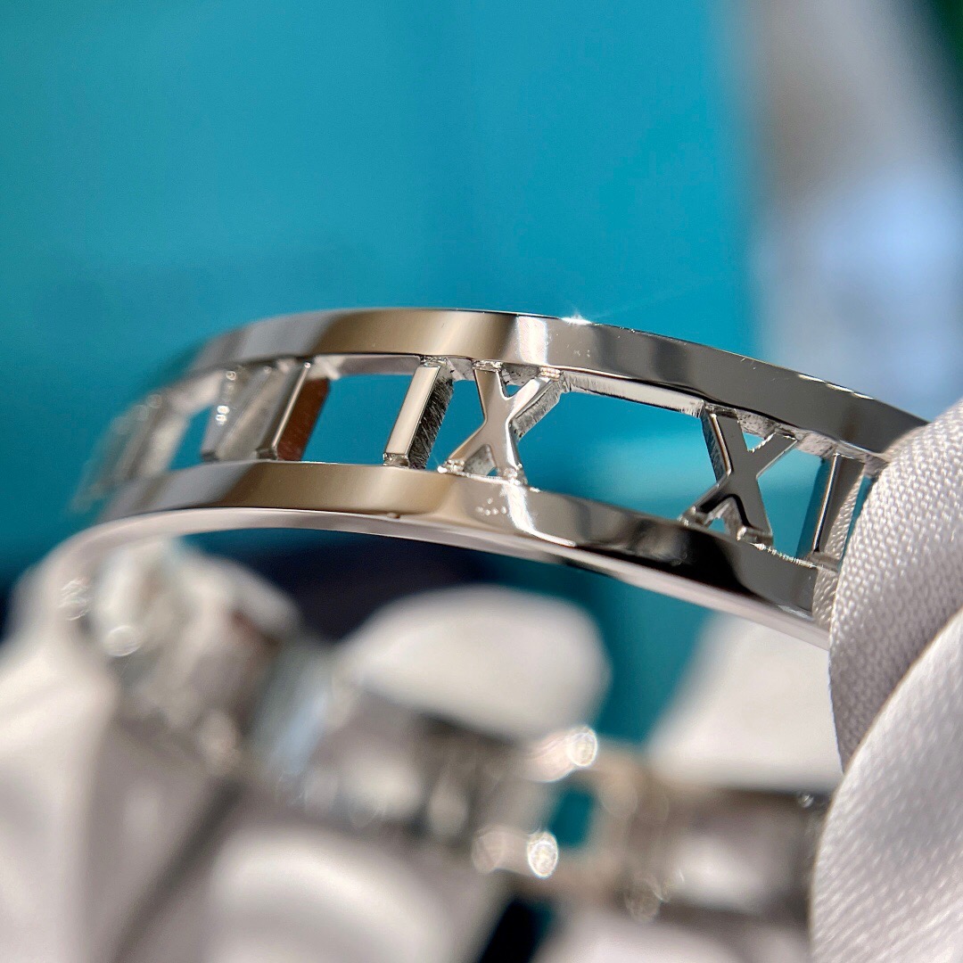 T*f*ny bracelet
