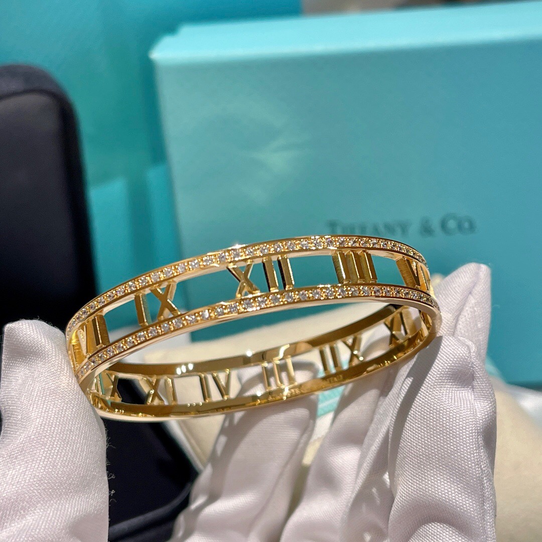 T*f*ny bracelet