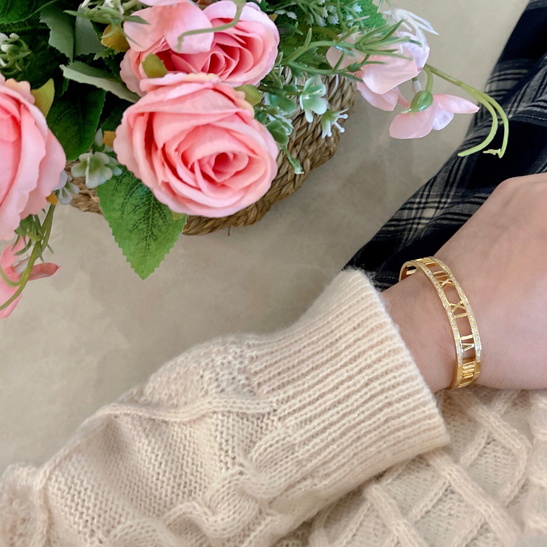 T*f*ny bracelet