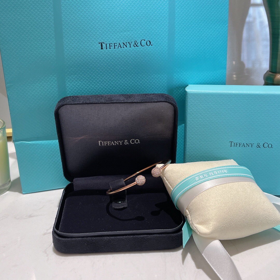 T*f*ny bracelet