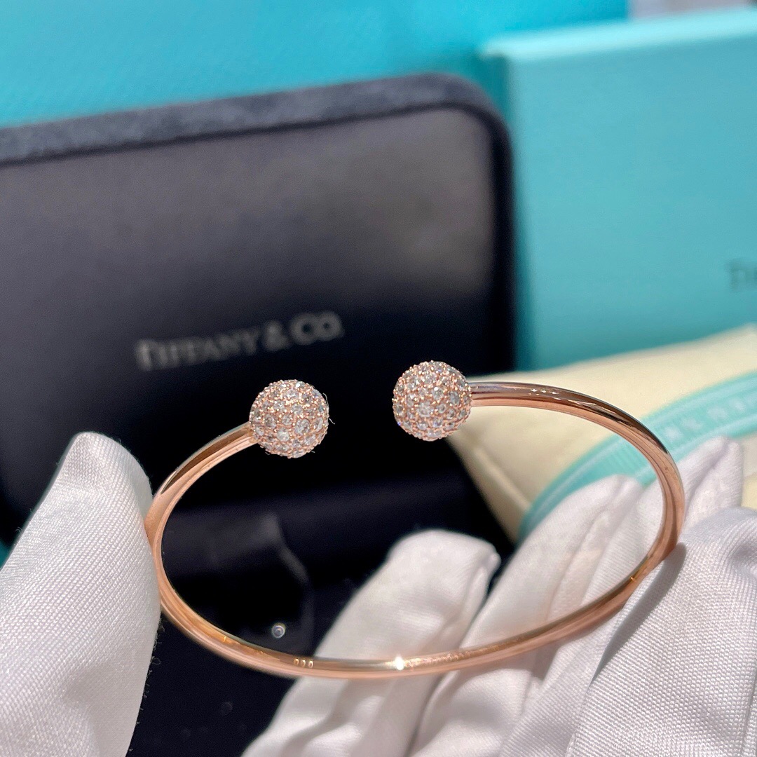 T*f*ny bracelet