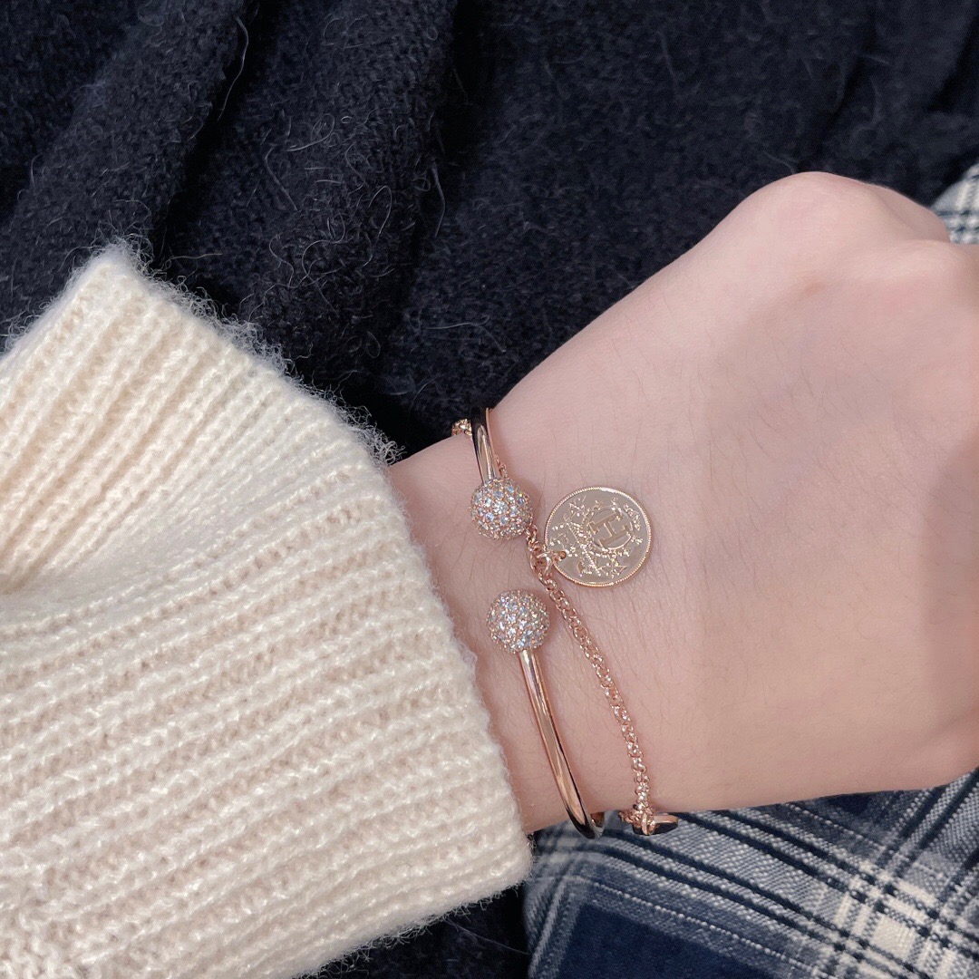 T*f*ny bracelet