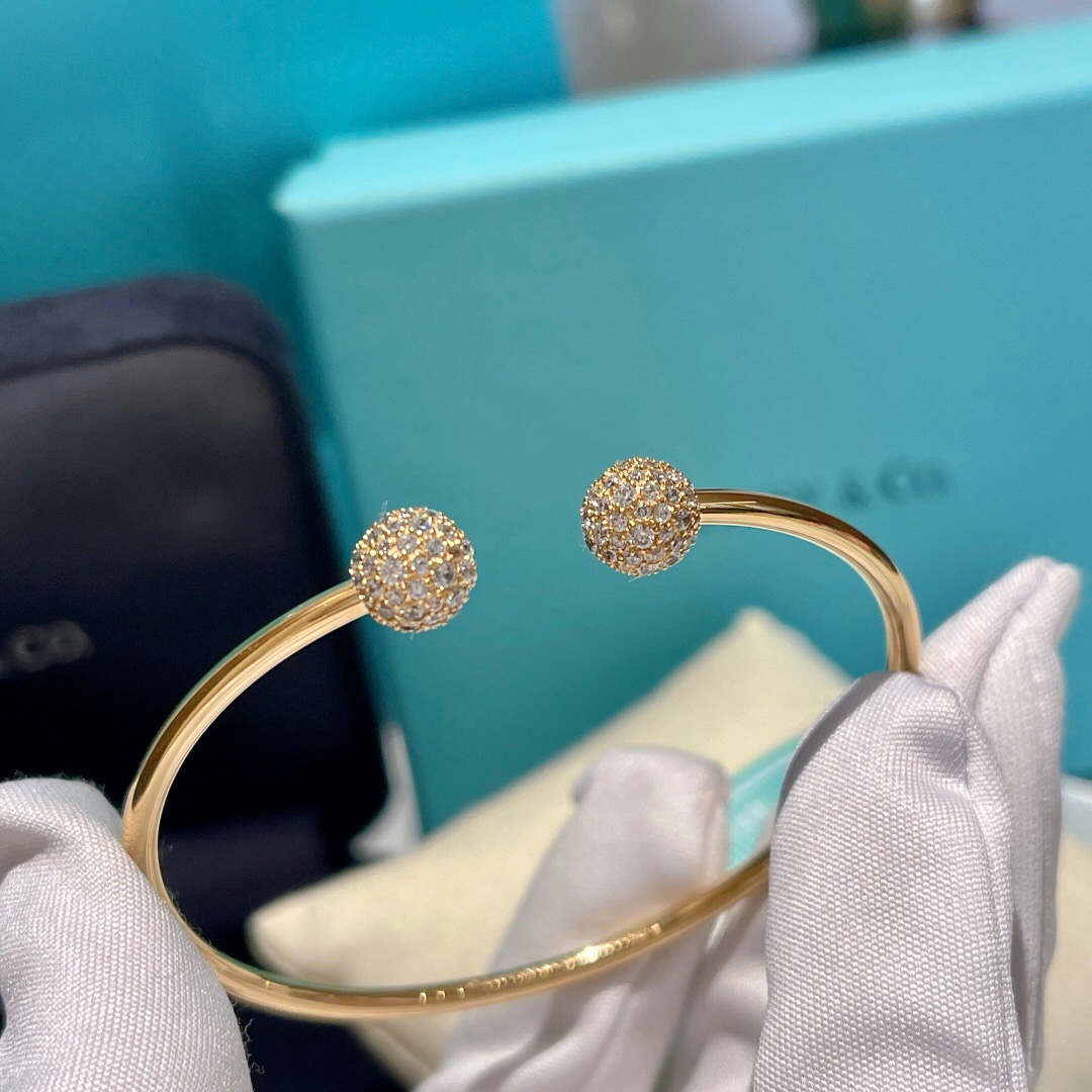 T*f*ny bracelet