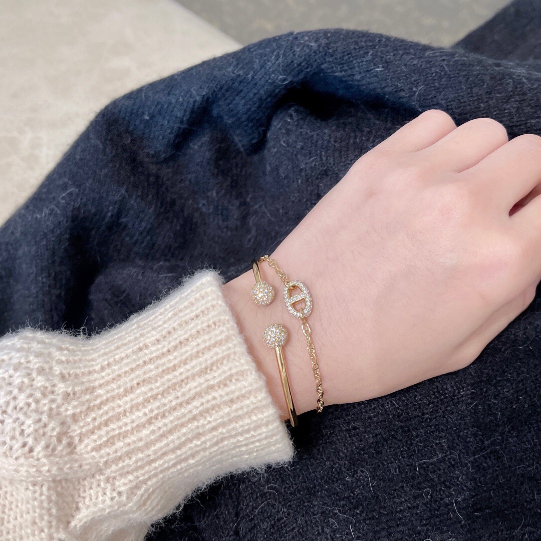 T*f*ny bracelet