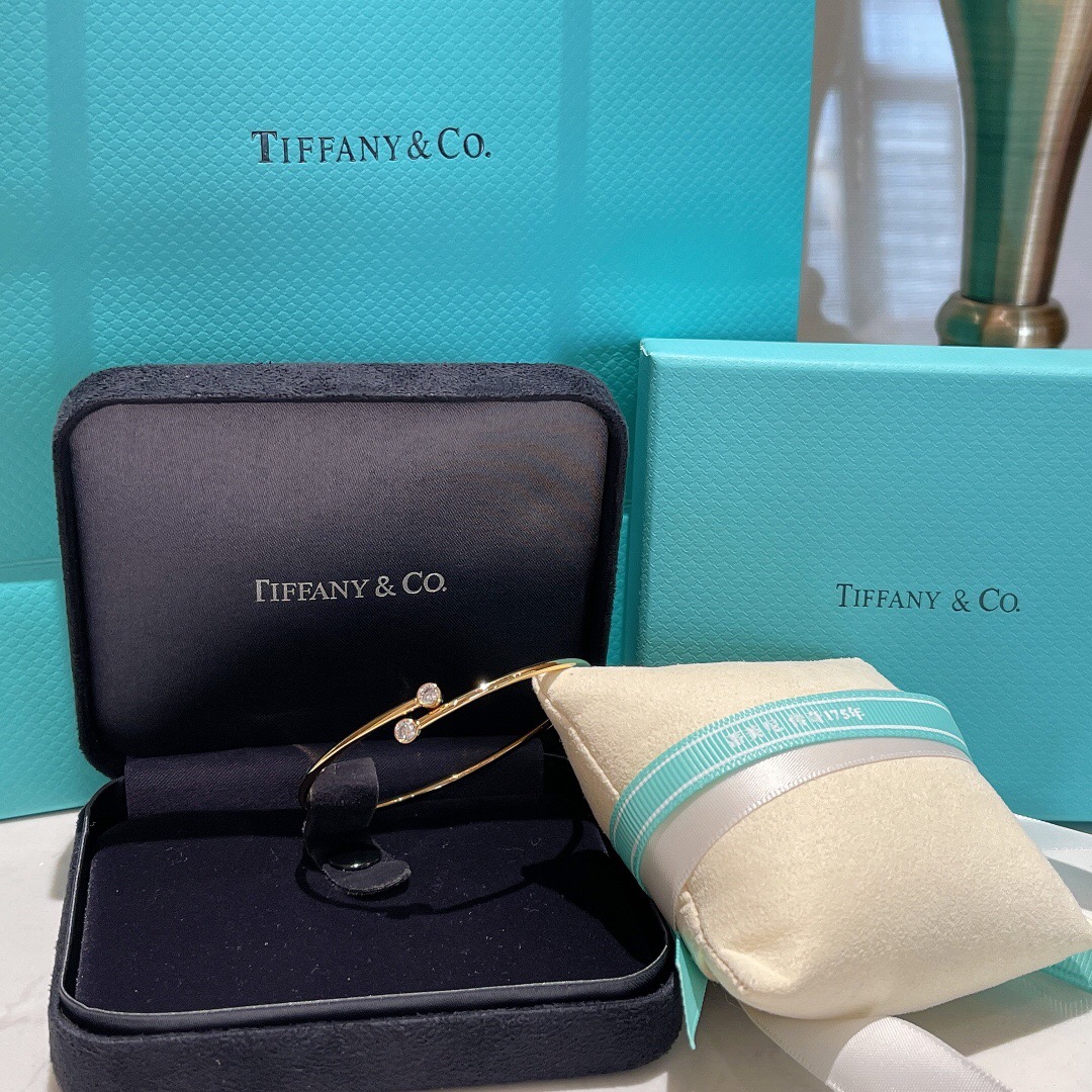 T*f*ny bracelet
