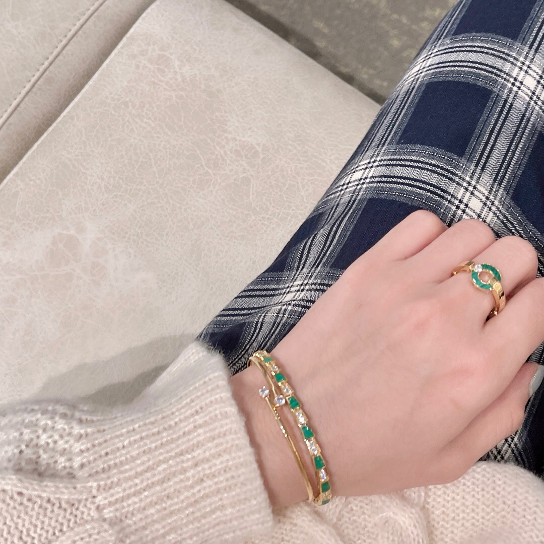 T*f*ny bracelet