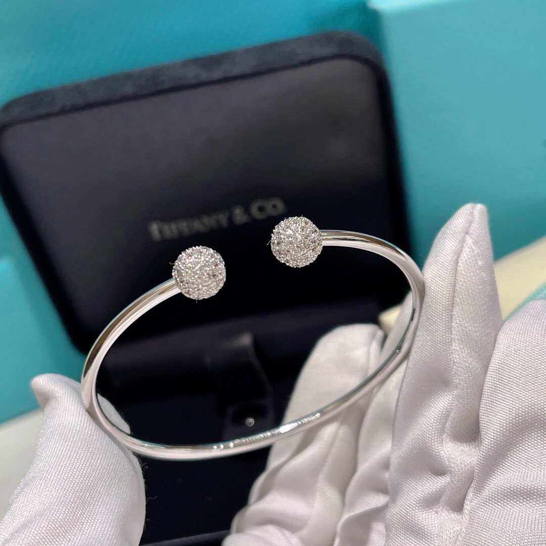 T*f*ny bracelet