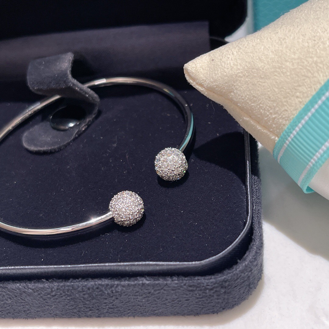 T*f*ny bracelet