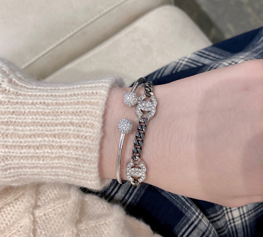 T*f*ny bracelet