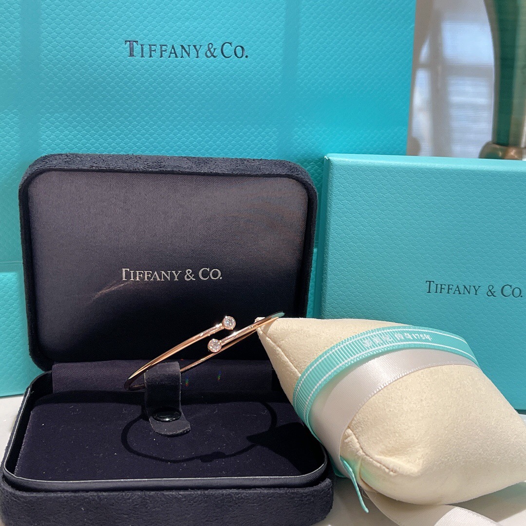 T*f*ny bracelet