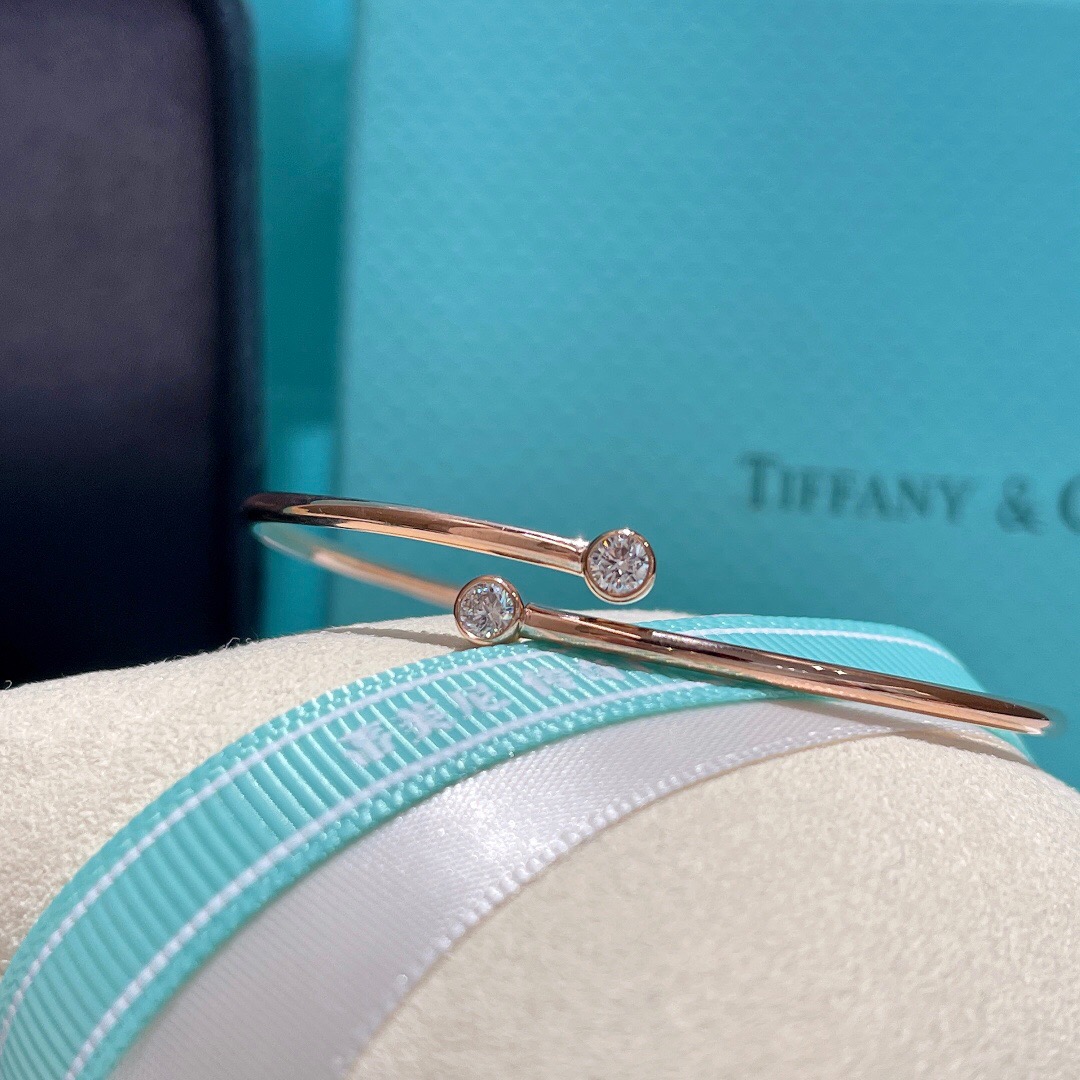 T*f*ny bracelet