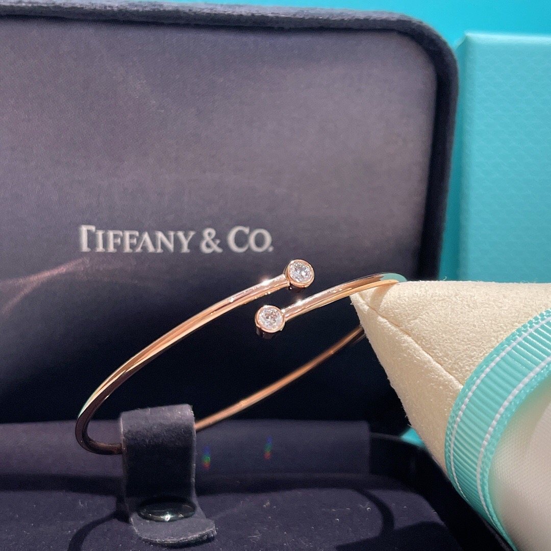T*f*ny bracelet