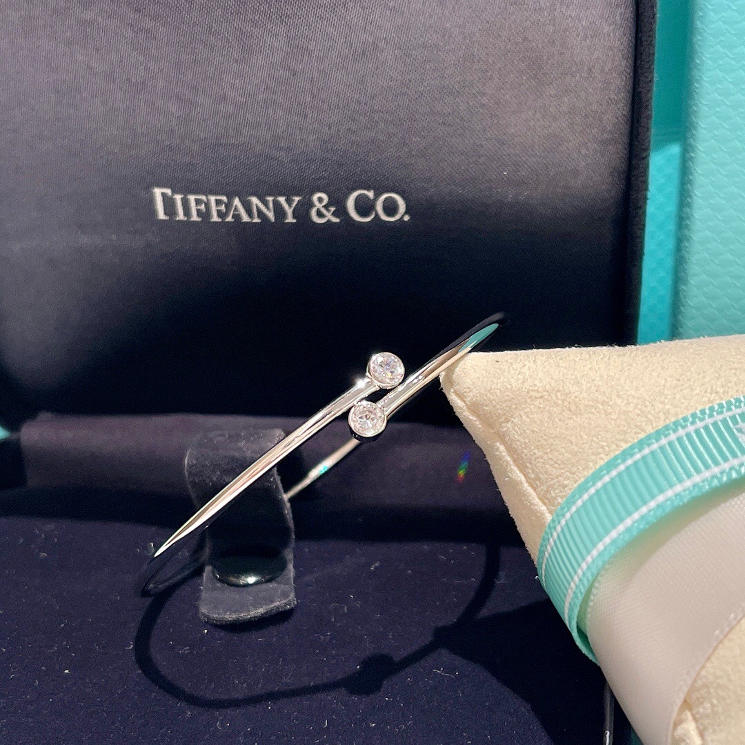 T*f*ny bracelet