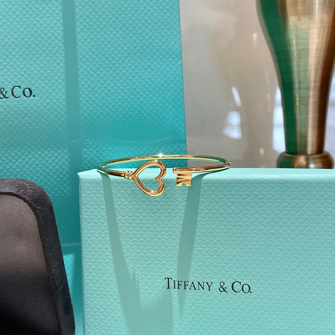 T*f*ny bracelet
