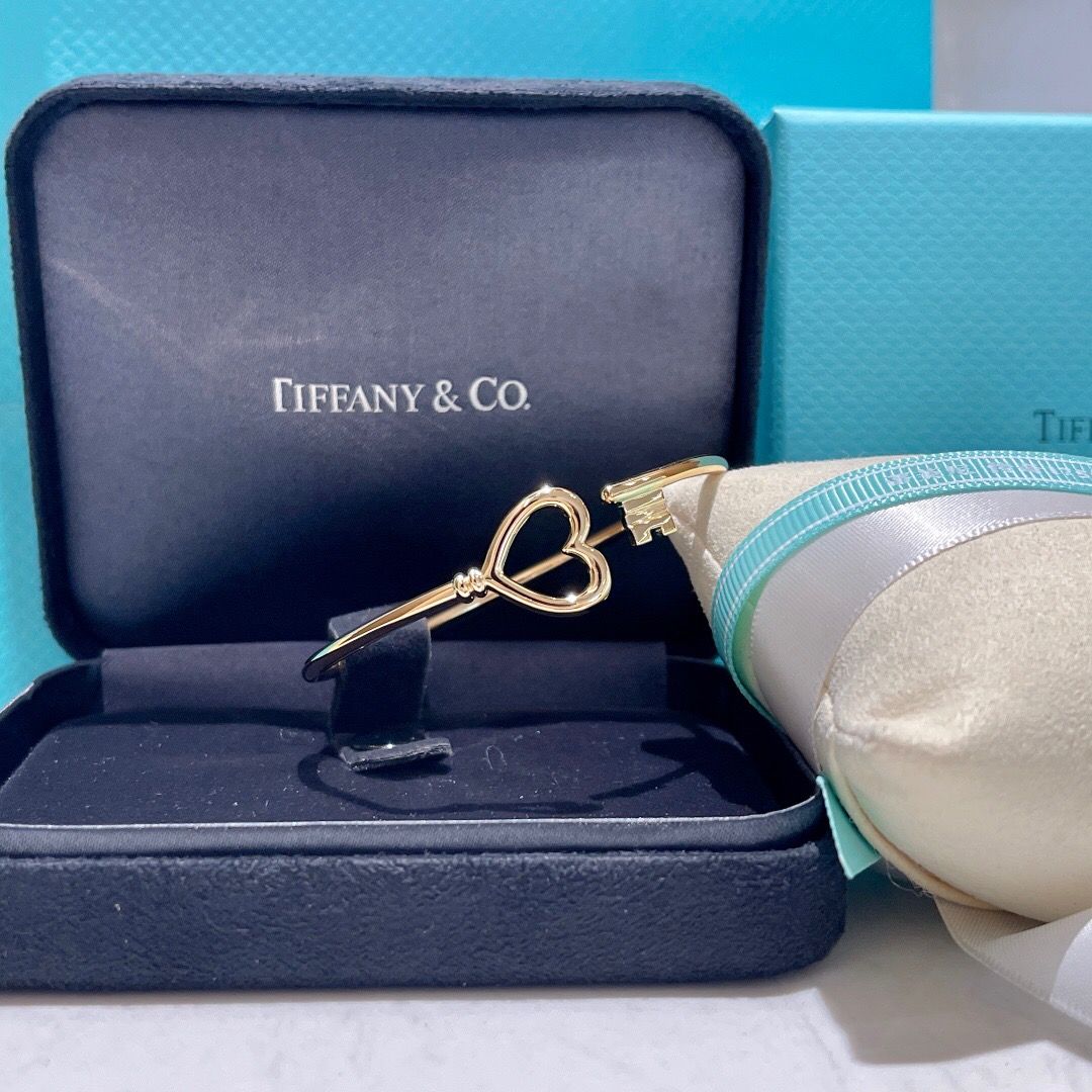 T*f*ny bracelet