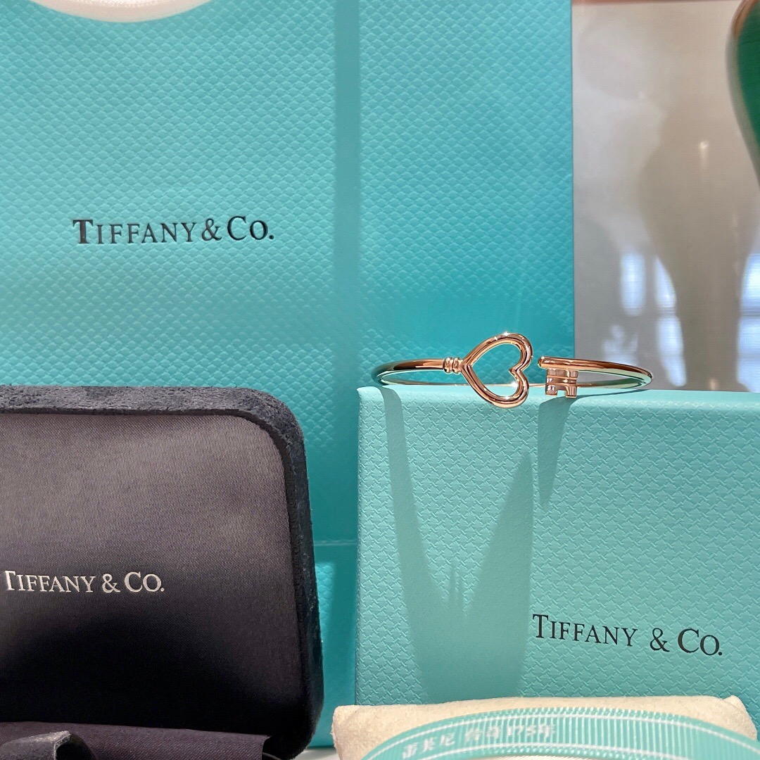 T*f*ny bracelet